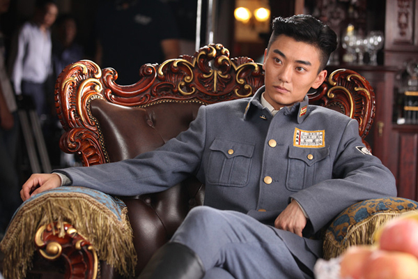 陈月末老酒馆中扮金小手父亲是国家一级演员母亲做过中戏老师