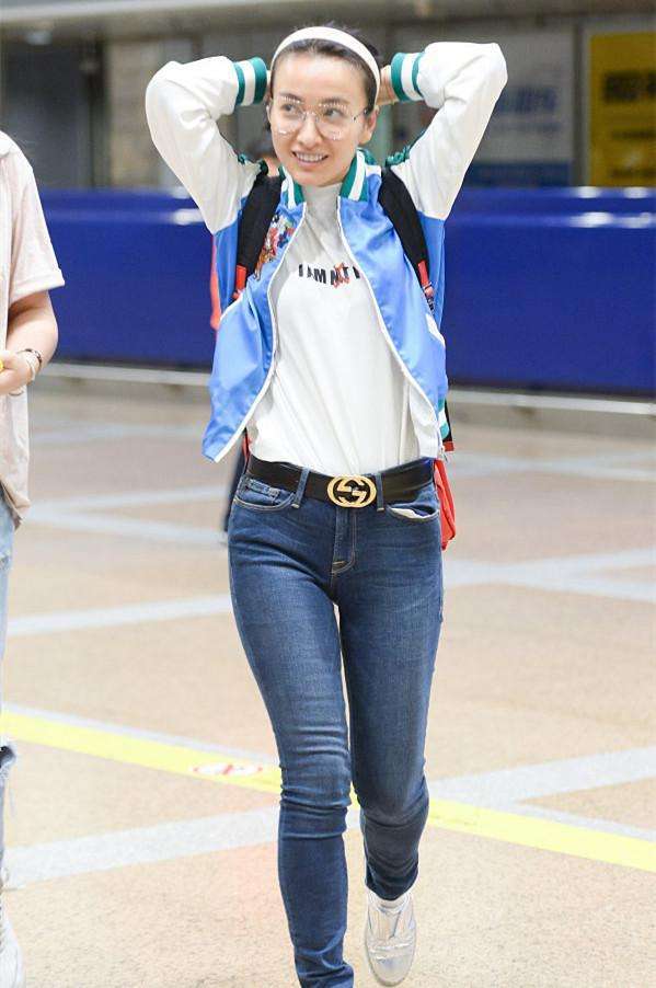 吴昕机场频秀蛮腰享受瘦子的快乐日益变高的发际线或成新烦恼