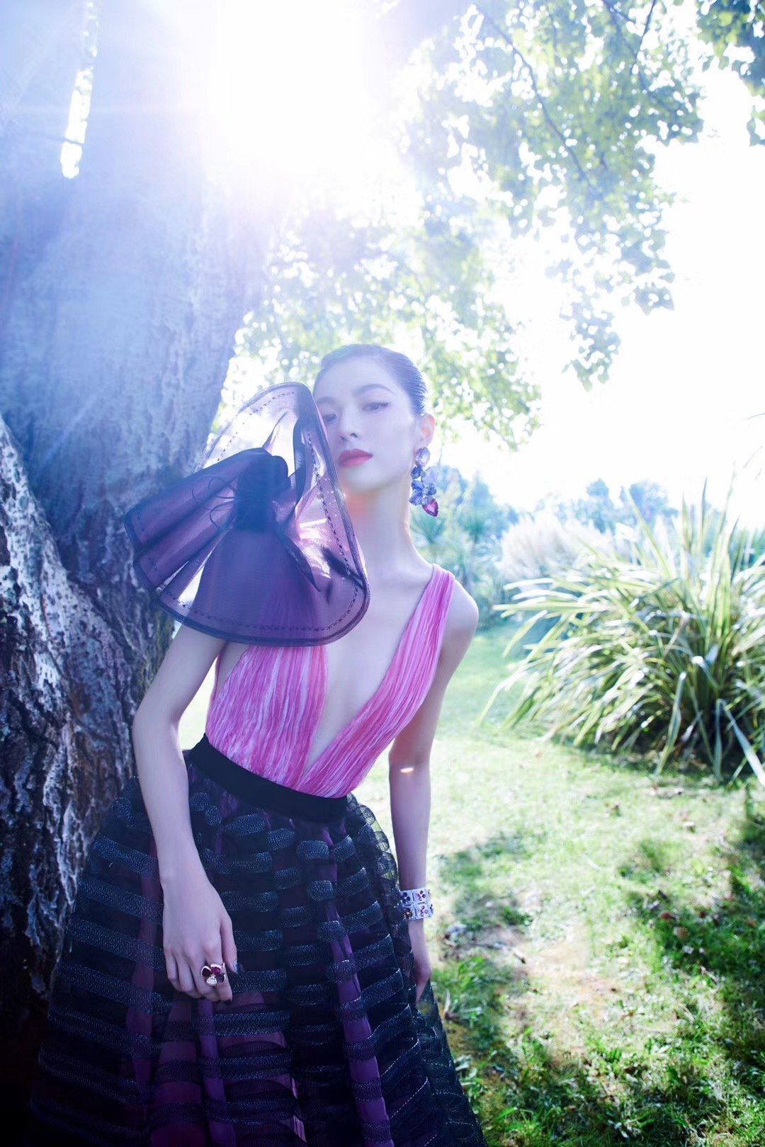 两大女星深v斗艳英气如钟楚曦冷艳如倪妮你更pick谁