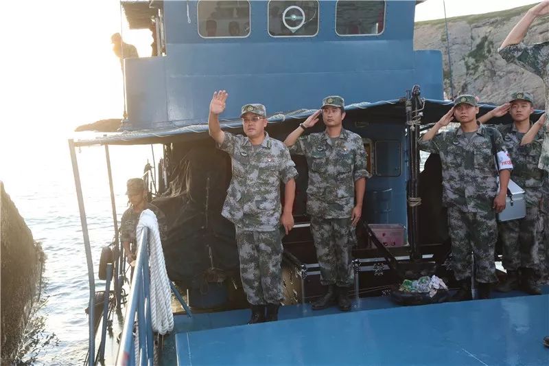 女兵小纸条悄悄地我走了不敢向您道别