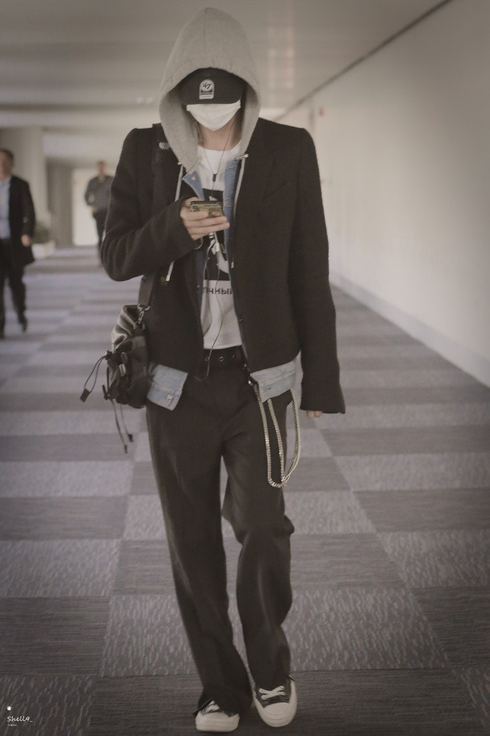 王一博的阔腿裤对于粉丝来说真是又爱又恨