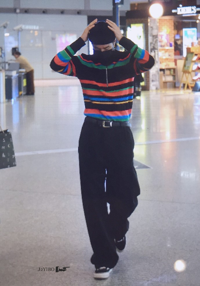 王一博的阔腿裤对于粉丝来说真是又爱又恨