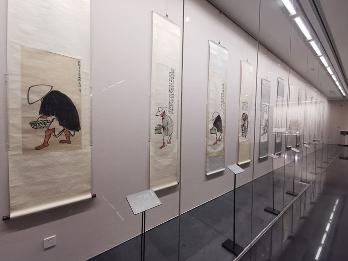 此外,为了配合本次展览活动,北京画院美术馆专门设计一套"齐白石人物"