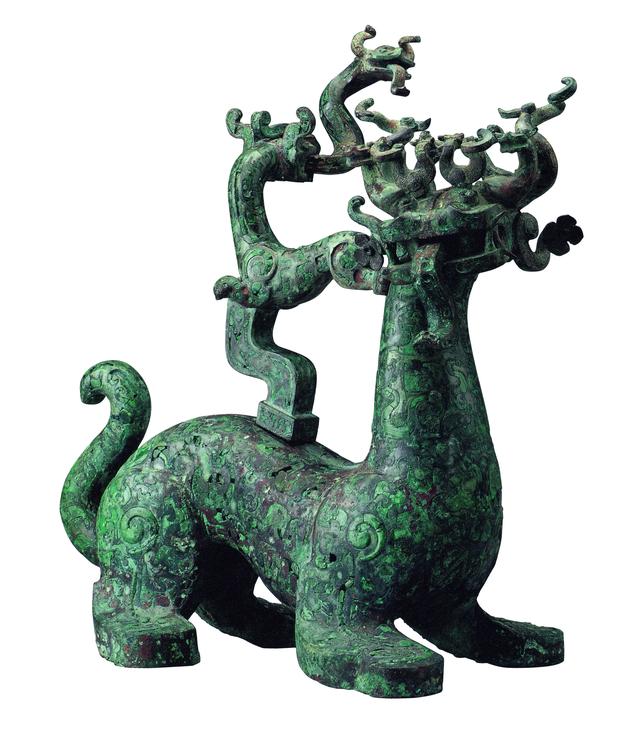 张俊儒介绍说,神兽出土时成对,主体为龙首,虎身,龟足形象,张口吐舌