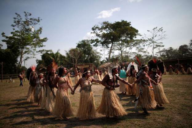 亚马逊雨林大火持续肆虐巴西土著部落举行仪式祈福