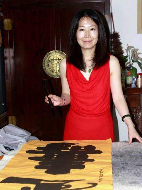 想必叶赫那拉姝宏也是,得到了慈禧太后的隔代遗传基因,所以才能长得和