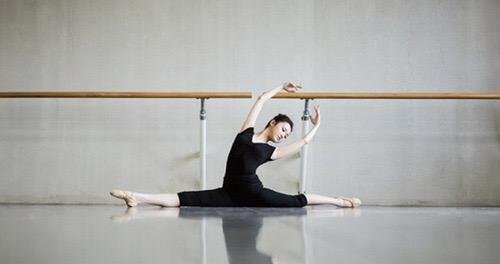 一言不合就劈叉,景甜玩转高难度劈叉竟然这么厉害,赶紧学习开髋