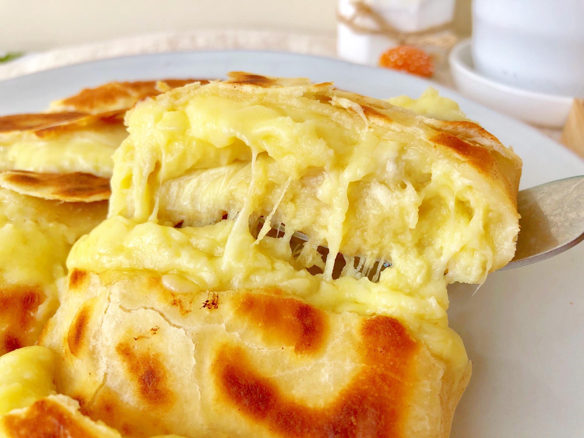 不用烤箱,自制好吃到停不下来的爆浆熔岩芝士榴莲饼