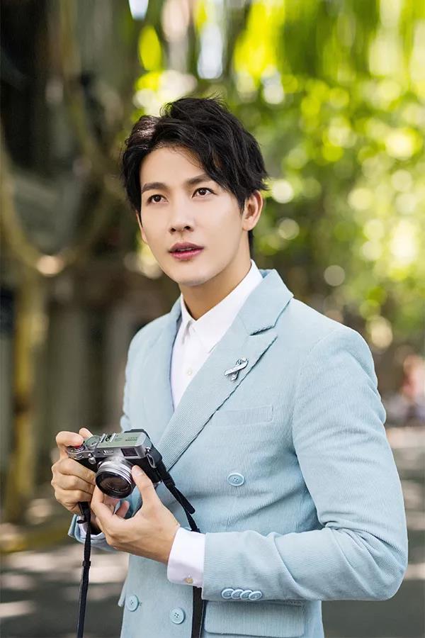 被认成王一博高情商回应圈粉无数梨涡男神该了解一下