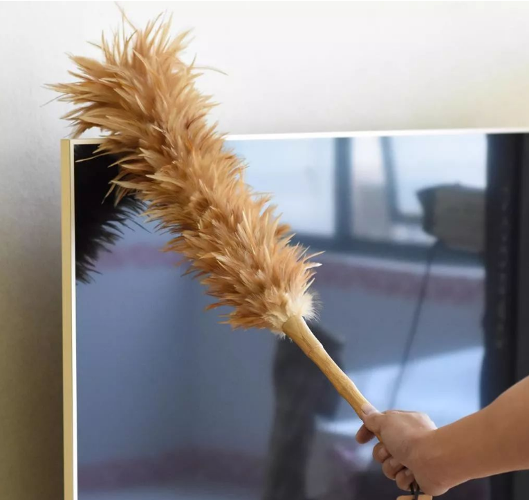 凶器四:鸡毛掸 杀伤力:★☆特点:用这货有个缺点,容易坏,别问我怎么