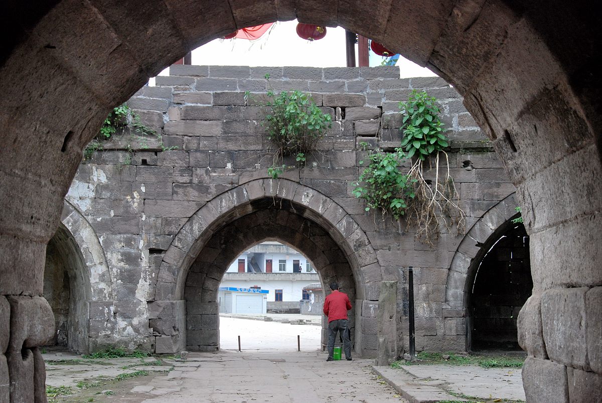 这个古镇就是中和古镇,也是儋州古城,位于位于海南省儋州市中和镇,是