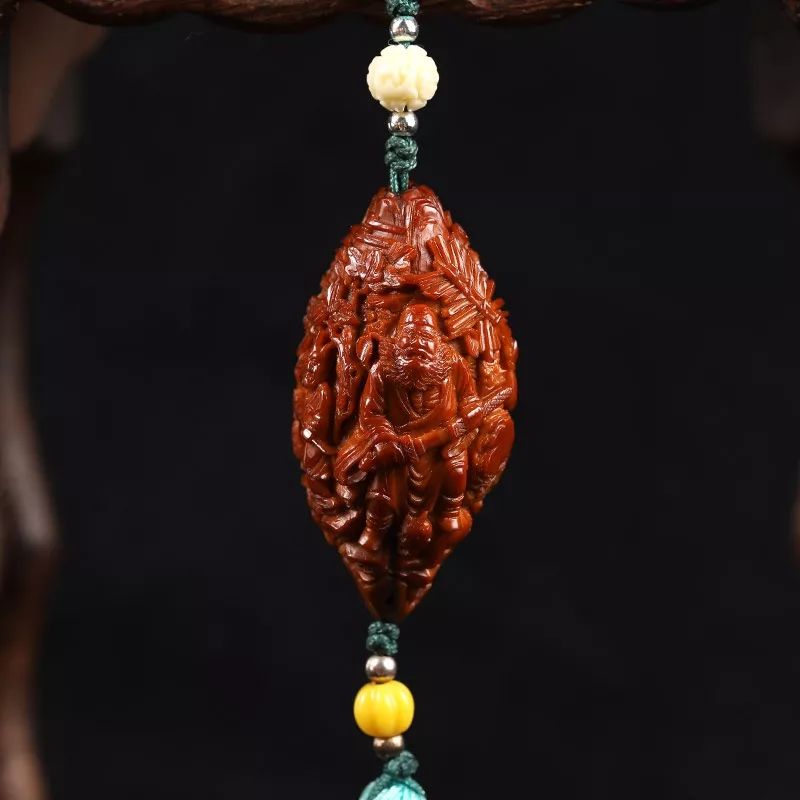 舟山村钟派核雕第二代直系传承人钟耀源