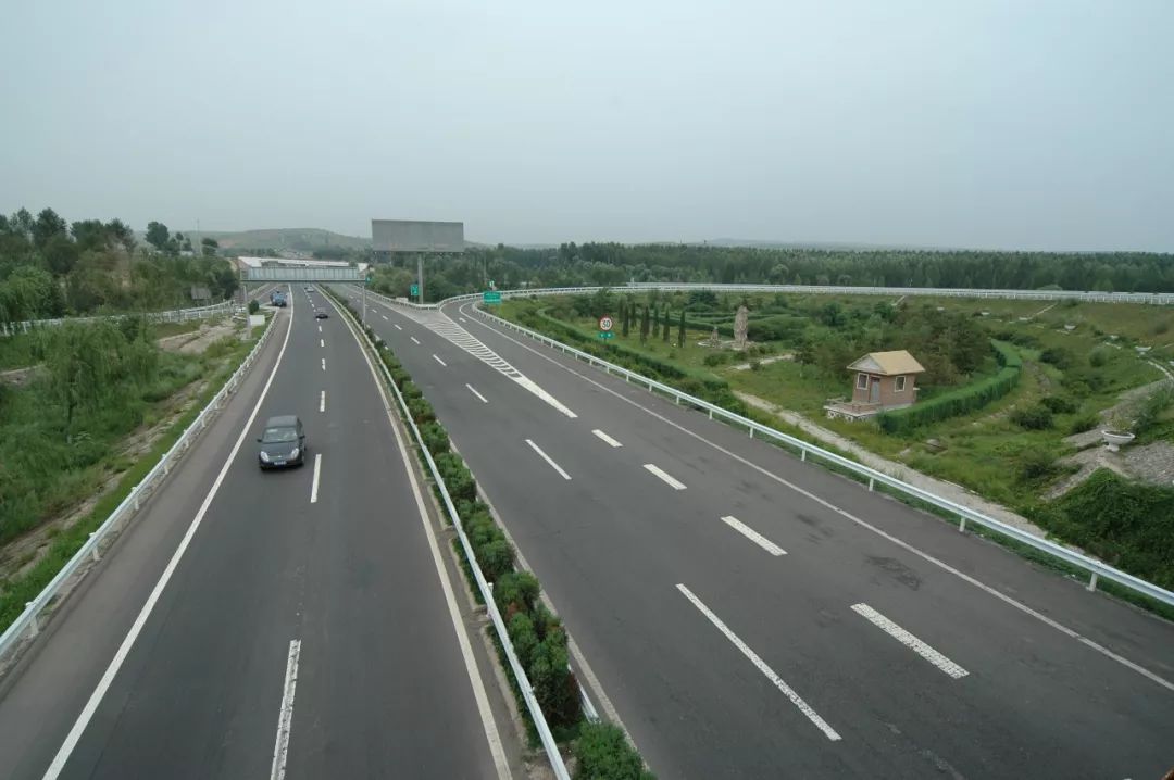 高速公路西起省会太原 东至省界旧关 全程144公里 是山西通向环渤海