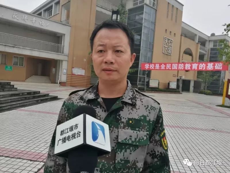 都江堰市八一聚源高级中学举行喜迎祖国70华诞暨国防教育特色成果汇报