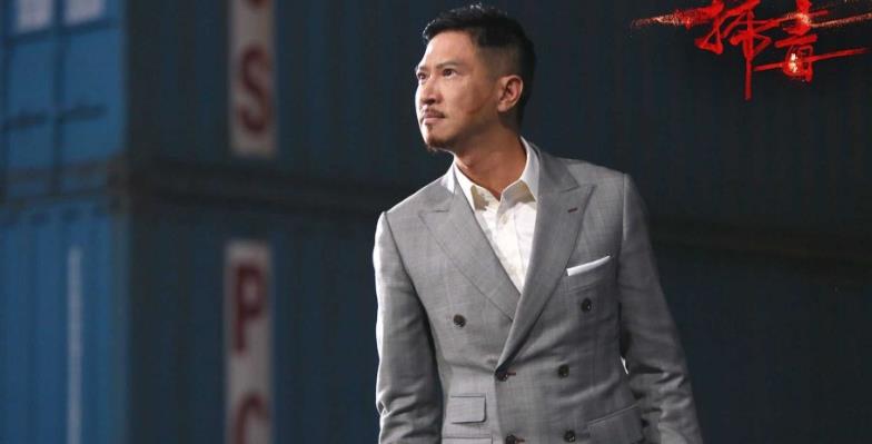 演技绝顶的张家辉,为何当年全港捧他?依旧冷了十年