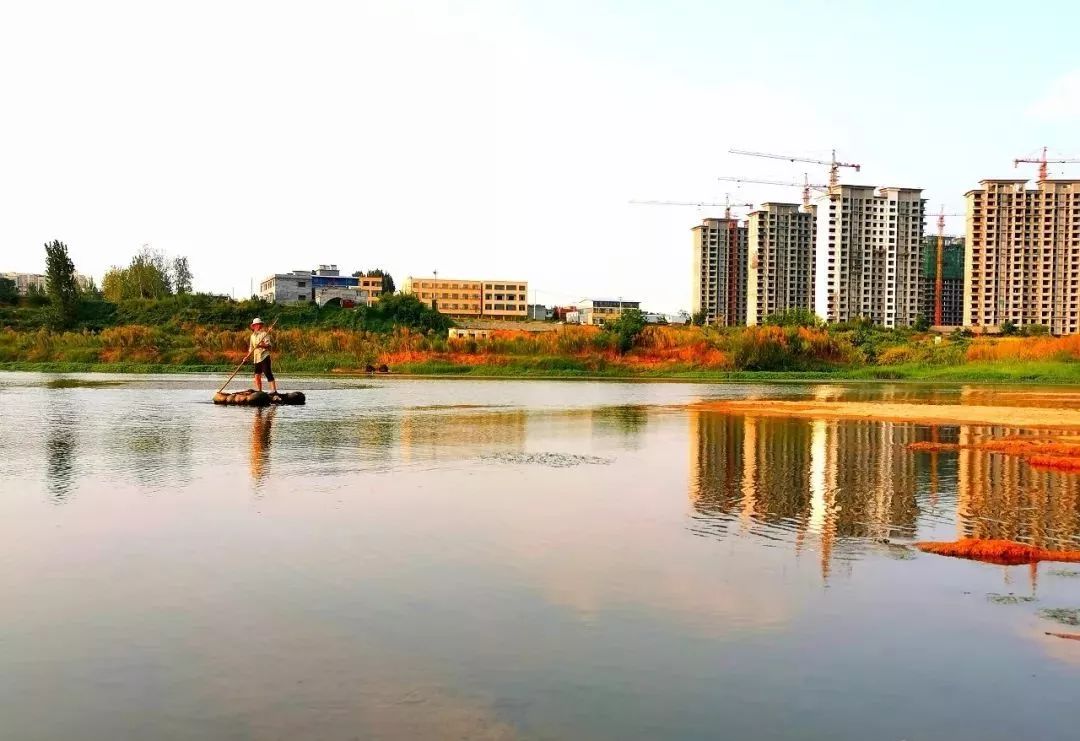 泌阳县泌水河带状公园月儿弯老鳖盖风光