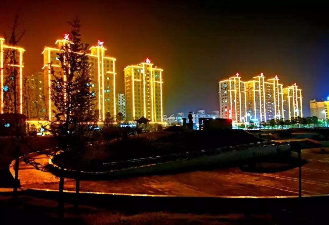 泌阳县泌水河带状公园月儿弯老鳖盖风光