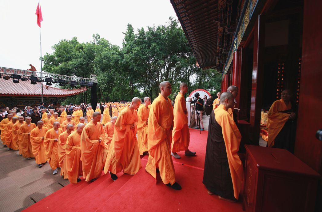 "千载凌云源佛国,一峰丹霞戴天堂"维修恢复的毗卢寺位于凌云山九峰中