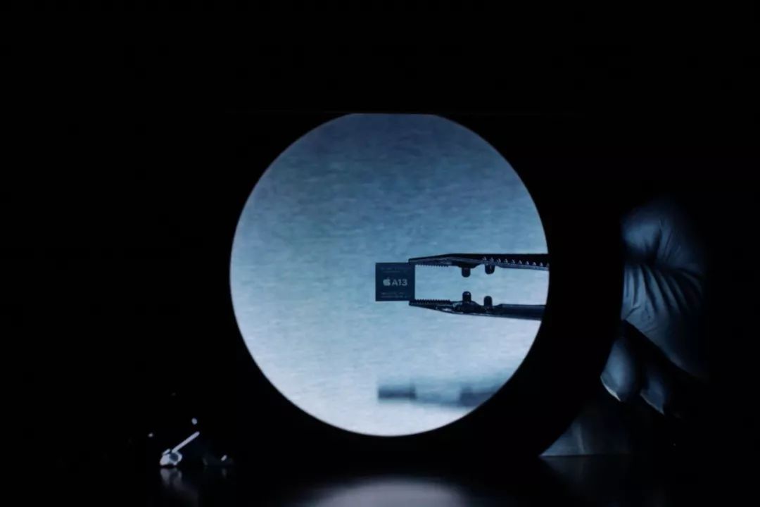 「大数据文摘」iPhone “浴霸” 发布，顶配1万2！最强机器学习芯片性能吊打友商