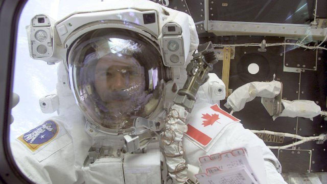 天文在线@如果我们去太空旅行，会不会导致失明？