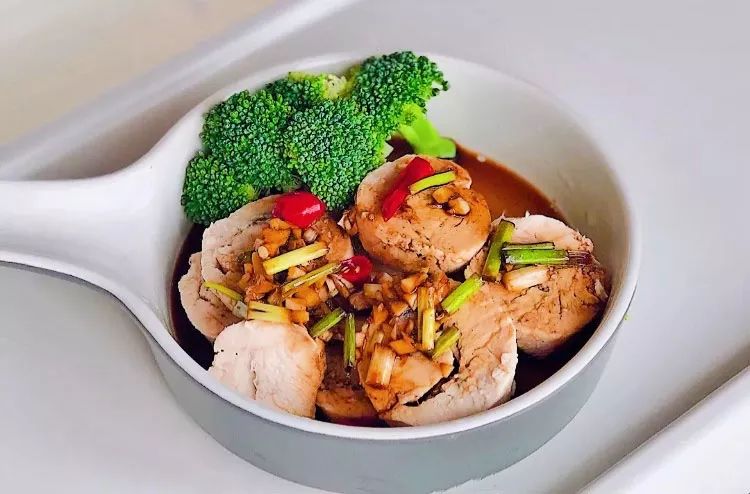 「美食天下」凉拌鸡胸肉卷：美味营养还瘦身！减肥必备！