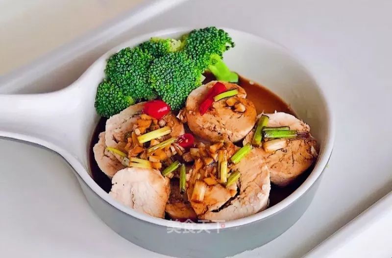 「美食天下」凉拌鸡胸肉卷：美味营养还瘦身！减肥必备！