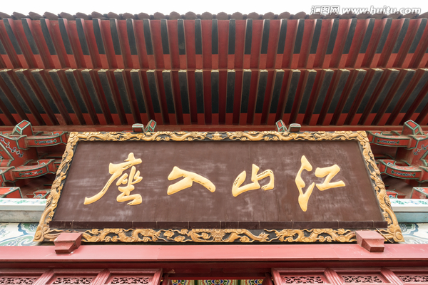 北为"朝来爽气",这些内容均系清顺治蔡士英重修滕王阁时所拟匾额