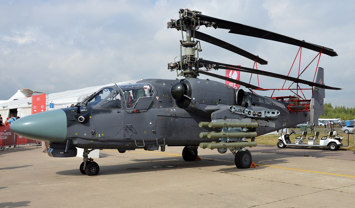 兵器次元■俄罗斯开建2艘航母，中国龙门吊功不可没，少了它造不了大船