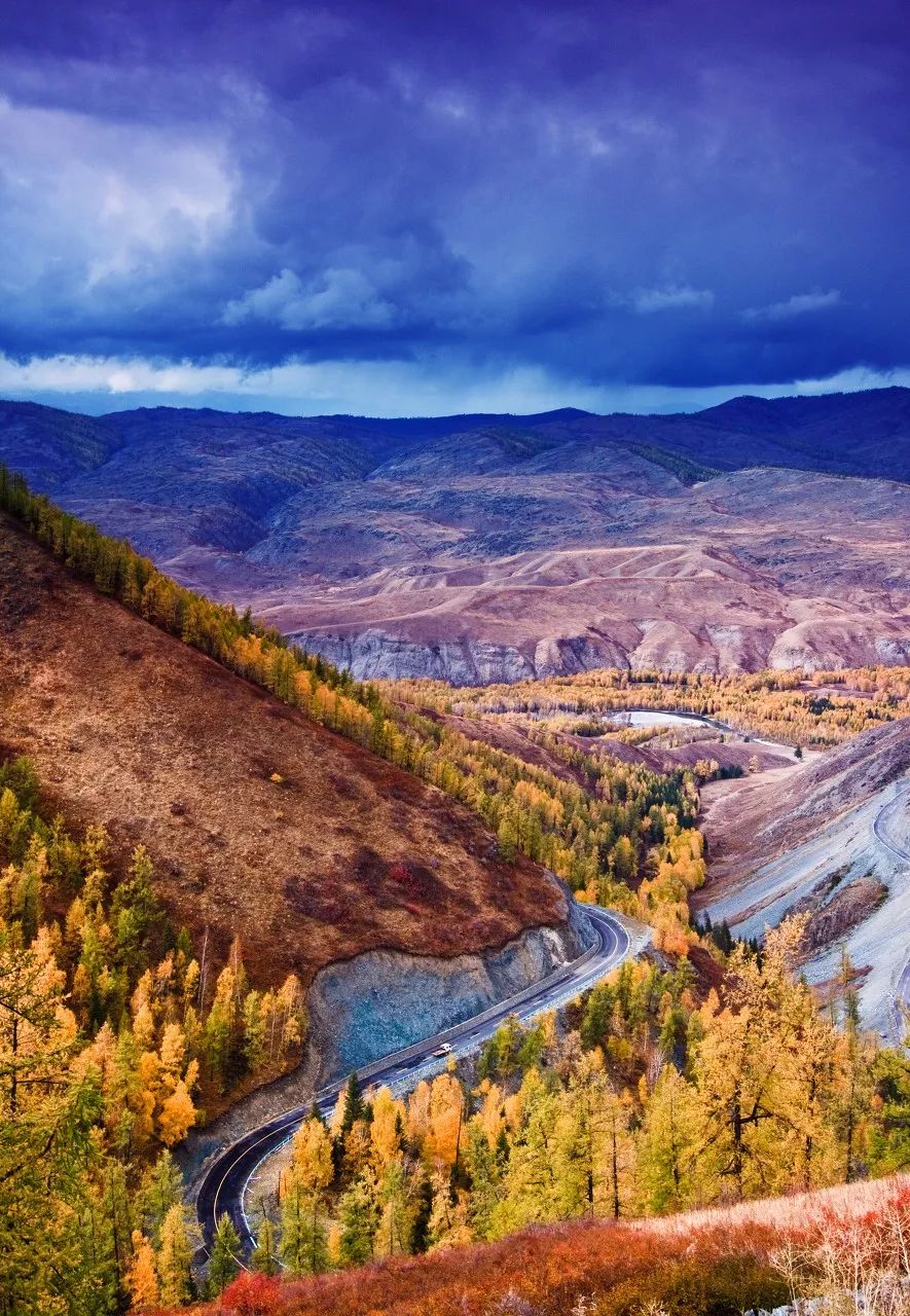 【背包旅行】这条史上最绚烂的自驾线路，藏着中国最美的秋天