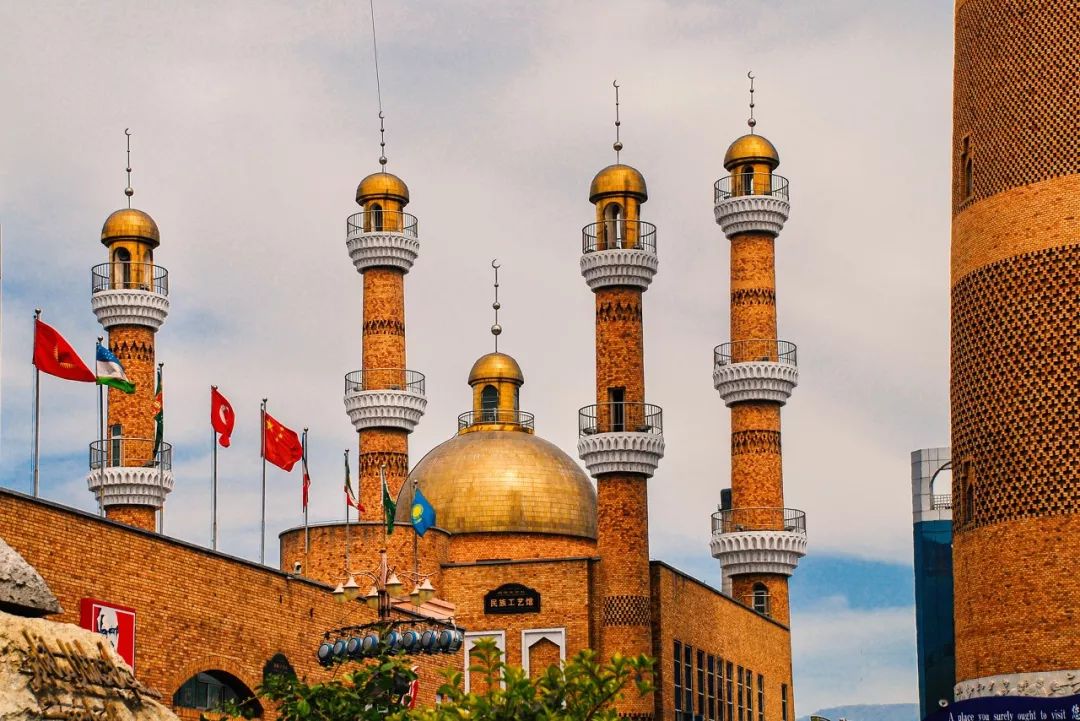 【背包旅行】这条史上最绚烂的自驾线路，藏着中国最美的秋天