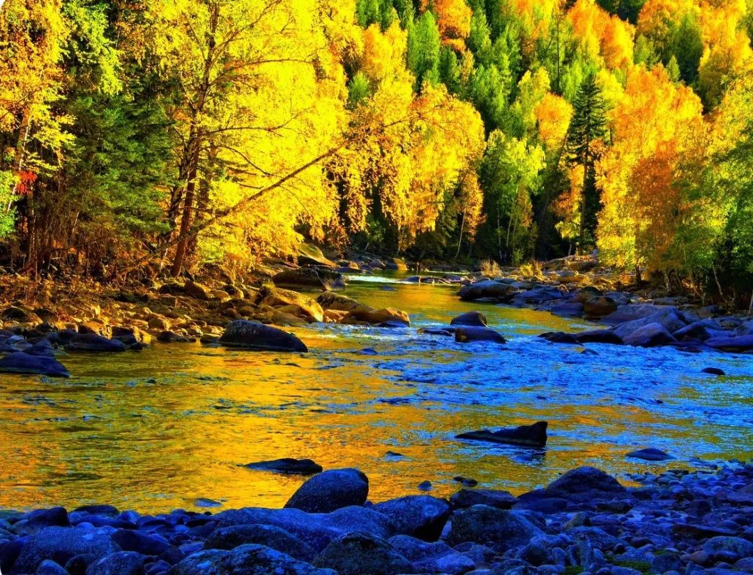 【背包旅行】这条史上最绚烂的自驾线路，藏着中国最美的秋天