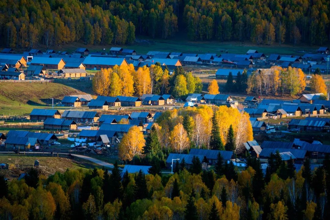 【背包旅行】这条史上最绚烂的自驾线路，藏着中国最美的秋天