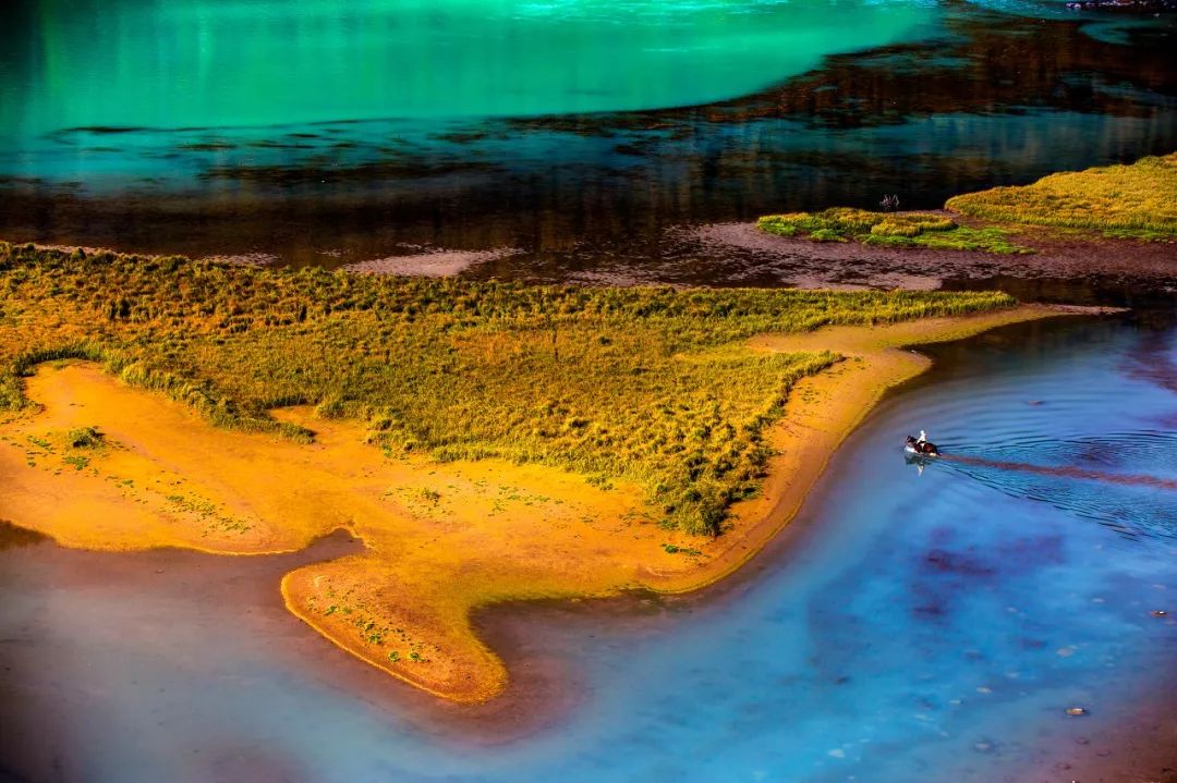 【背包旅行】这条史上最绚烂的自驾线路，藏着中国最美的秋天