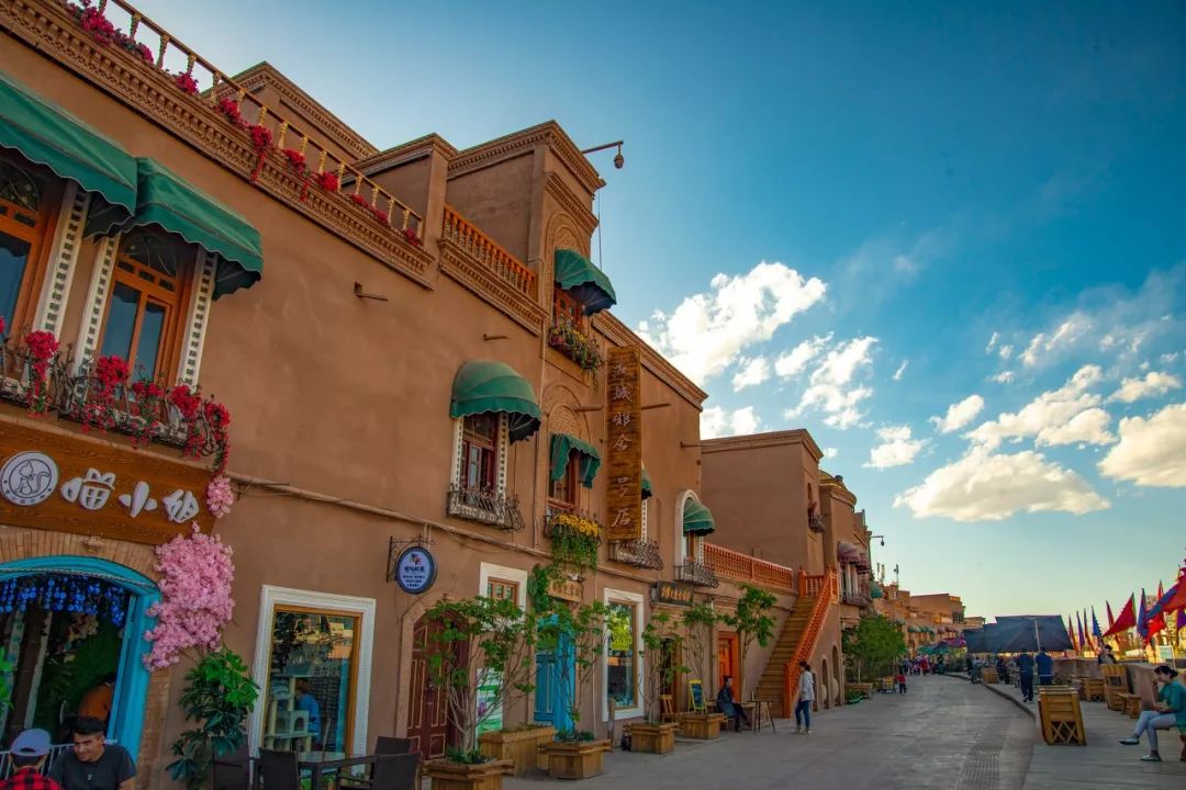 【背包旅行】这条史上最绚烂的自驾线路，藏着中国最美的秋天