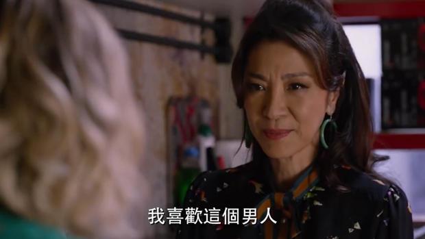 时光网Mtime：“龙妈”《去年圣诞》恋上“亚洲富豪”曝光中字预告 杨紫琼新造型登场极具风韵