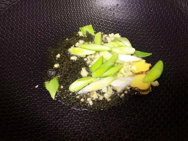 「米妈美食记」中秋吃它正肥美，30块钱1斤，简单一炒特鲜美，高营养又解馋