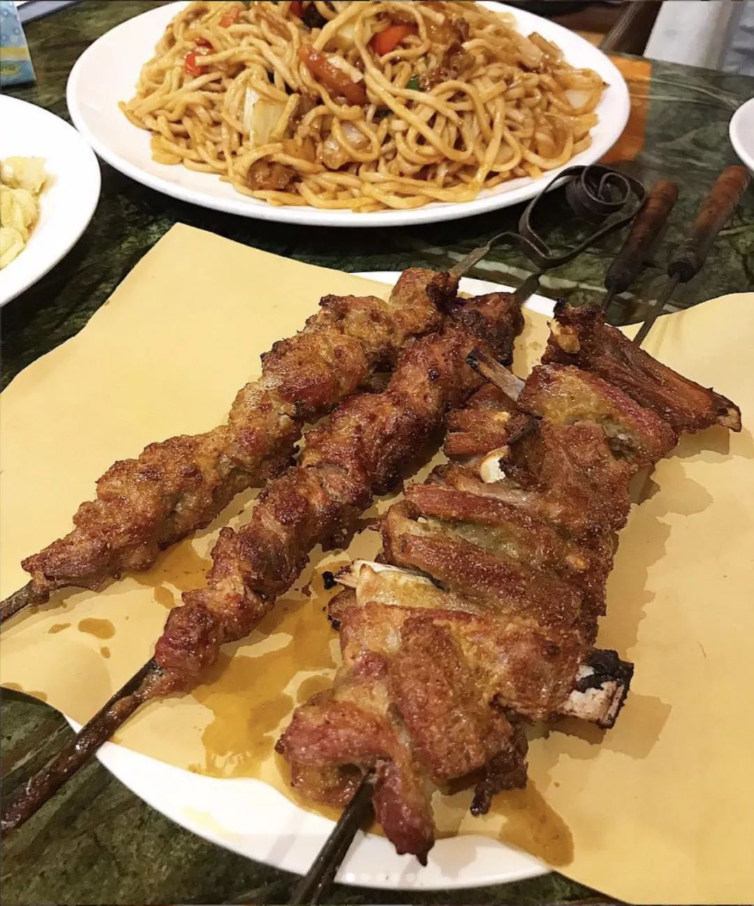 乌鲁木齐:水果烤肉椒麻鸡炒米粉手抓饭,真让人把持不住