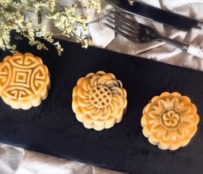 「美食熊猫」红豆沙月饼最详细的步骤！色泽金黄，口感丰富，配方和做法齐全