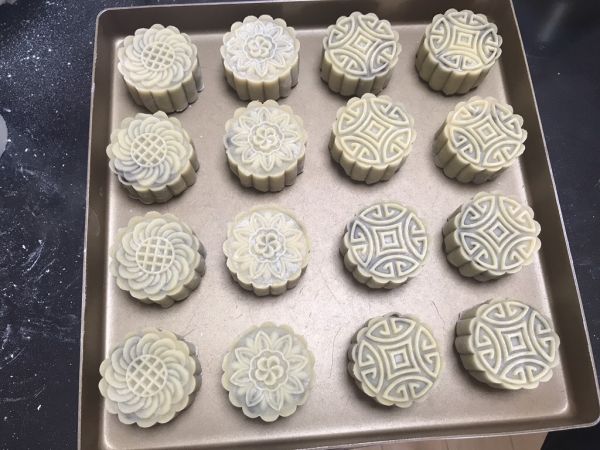 「美食熊猫」红豆沙月饼最详细的步骤！色泽金黄，口感丰富，配方和做法齐全