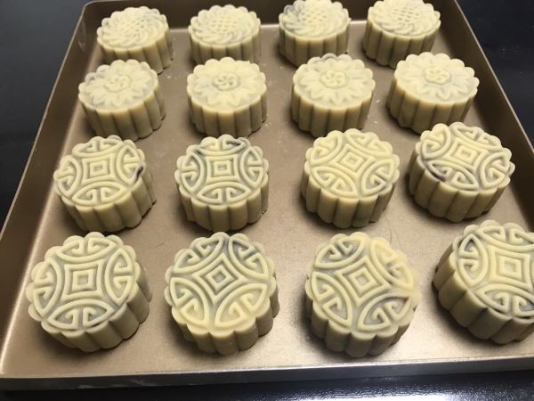 「美食熊猫」红豆沙月饼最详细的步骤！色泽金黄，口感丰富，配方和做法齐全