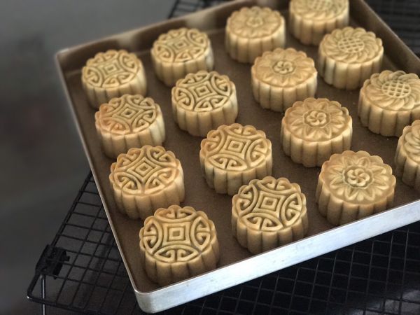 「美食熊猫」红豆沙月饼最详细的步骤！色泽金黄，口感丰富，配方和做法齐全