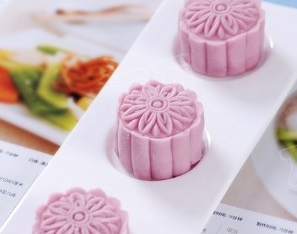 「美食熊猫」红豆沙月饼最详细的步骤！色泽金黄，口感丰富，配方和做法齐全