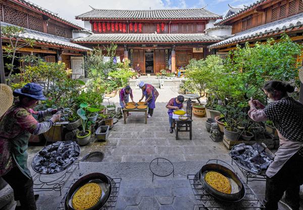 [中央纪委国家监委网站]镜头｜花好月圆庆中秋