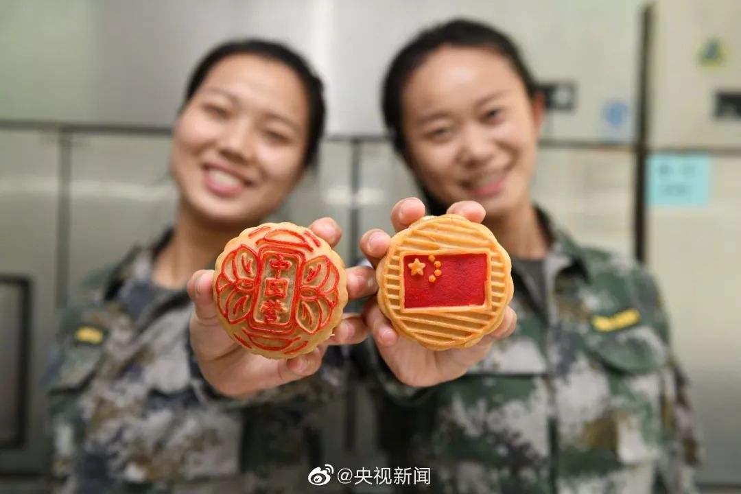 #经济之声#小编集齐了九款月饼，你中意哪个？