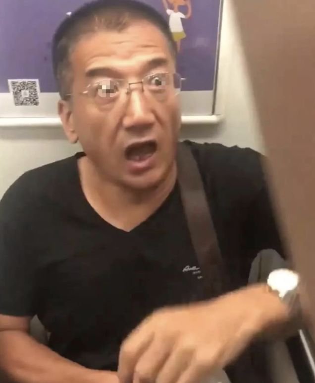 半岛晨报：坐地铁遇到“爹”