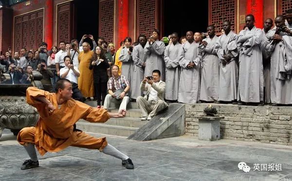 英国报姐■这群外国人在少林寺学完功夫，回国都没人敢惹了……