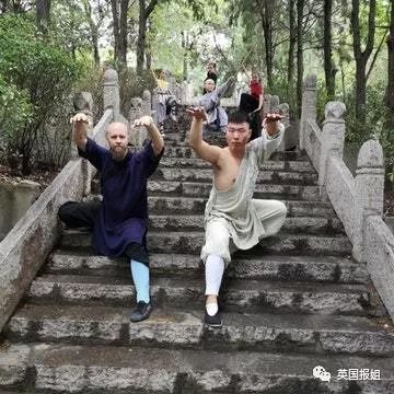 英国报姐■这群外国人在少林寺学完功夫，回国都没人敢惹了……