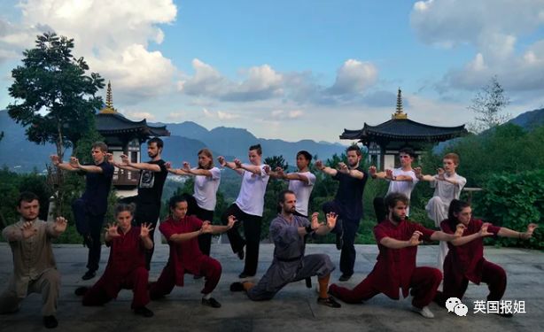 英国报姐■这群外国人在少林寺学完功夫，回国都没人敢惹了……