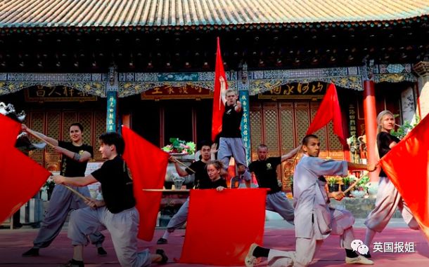 英国报姐■这群外国人在少林寺学完功夫，回国都没人敢惹了……