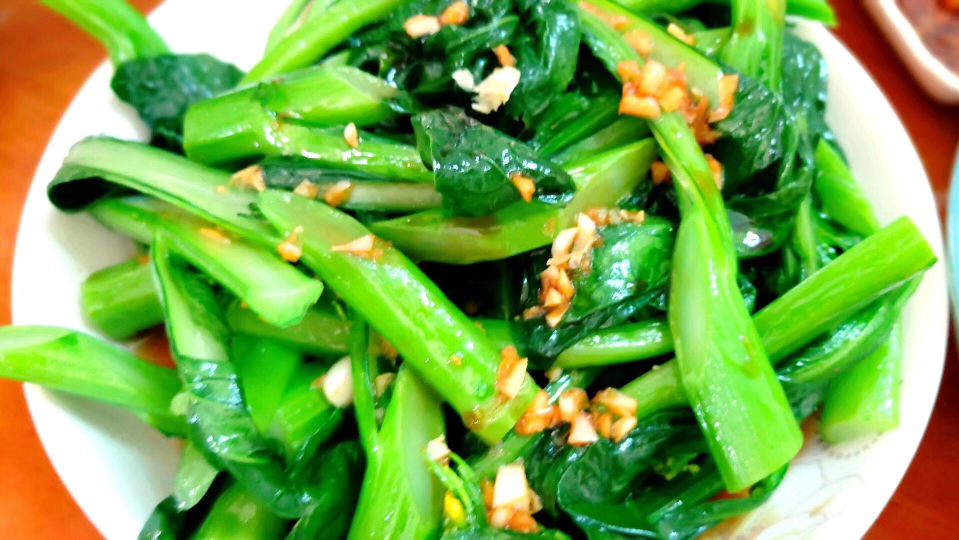 【蒜炒菜心】今天买的菜心很嫩,用蒜香炒,大火翻炒后特别嫩!